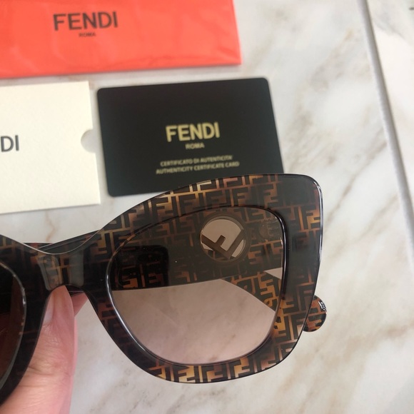 ?NEW BLOGGERS CHOICE FENDI SUNGLASSES ? main image 4